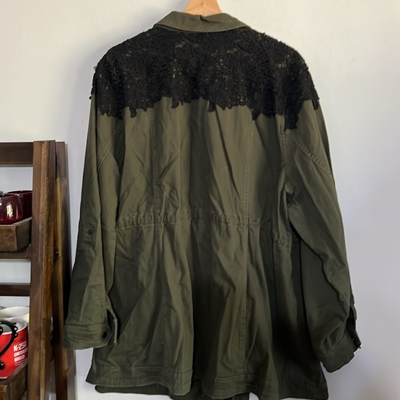 Torrid Plus Size Olive Green & Black Lace Twill Anorak Jacket - Picture 5 of 5
